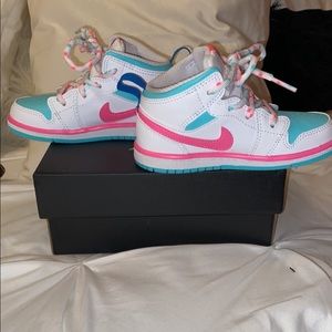 Toddler Jordan’s Retro 1’a Size 9